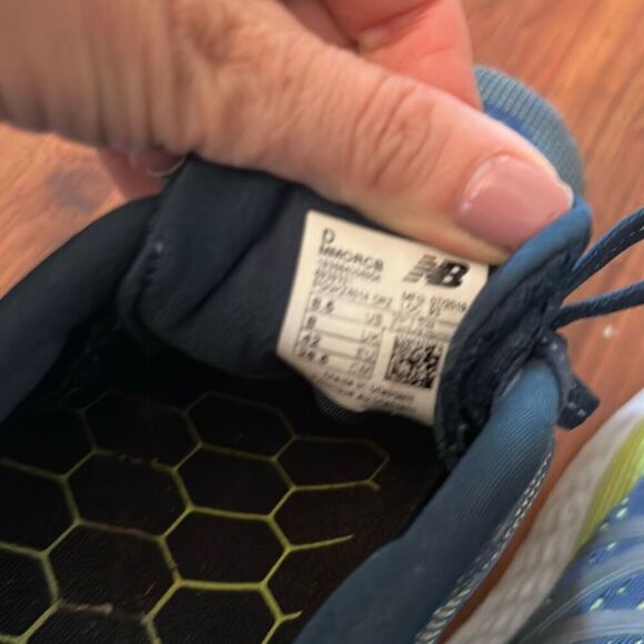 New Balance Men's fresh foam blue running sneakers size 8.5 - Picture 5 of 7